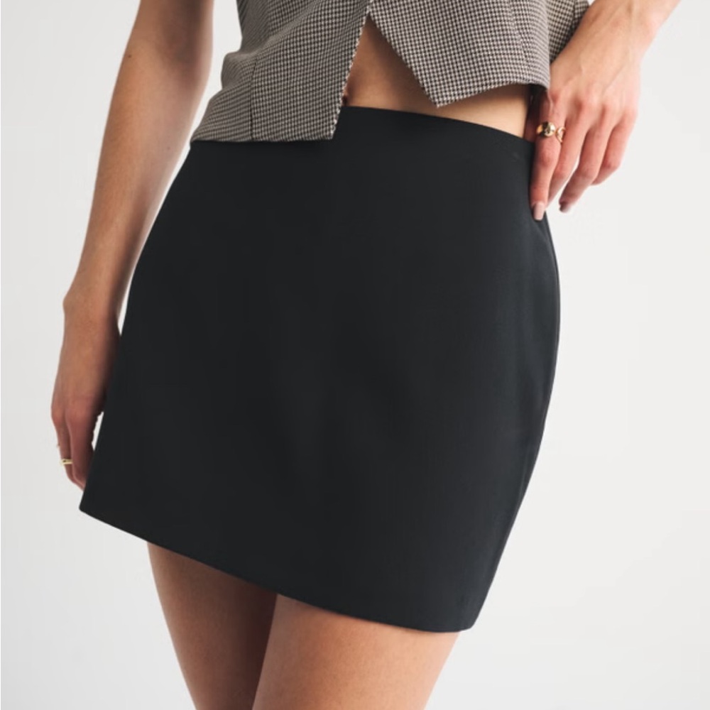 NWOT Abercrombie Scarlett High Rise Mini Skort
